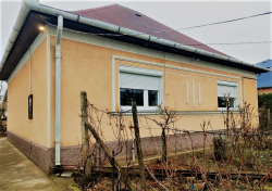 Debrecenben, Kerekestelepen 100 nm-es, 3 szobás, jó állapotú családi ház, különálló nagy műhellyel, aknás garázzsal, 1080 nm- es gazdálkodásra alkalmas telken eladó!