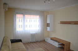 Debrecenben a belvárosban 35nm-es, 1+1 félszobás, 3. emeleti, igényesen felújított és bútorozott panellakás a Klaipeda utcán kiadó!